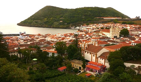 Panoramablick auf Angra do Heroísmo auf Terceira – Singlereise Azoren