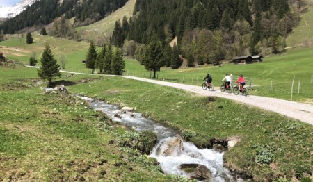 Entdecken Sie im Singleurlaub auf E-Bike-Touren das Brandnertal mit singlereisen.de