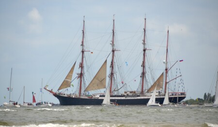 Erleben Sie die Kieler Woche 2025 mit singlereisen.de – ein unvergesslicher Single Urlaub voller maritimer Highlights.