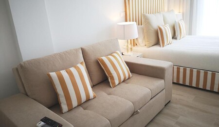 Doppelzimmer im HS Milfontes Beach Hotel mit Sofa