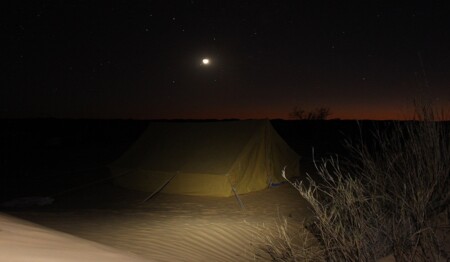 Entdecken Sie die Faszination der Wüste Tunesiens beim Kameltrekking in der Sahara mit singlereisen.de.