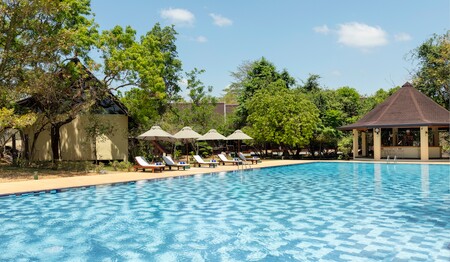 occidental Paradise Außenpool und Poolbar für Singles & Alleinreisende in Dambulla