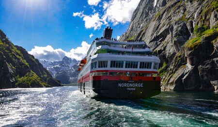Genießen Sie mit Hurtigruten eine unvergessliche Seereise mit anderen Alleinreisenden. Buchen bei singlereisen.de