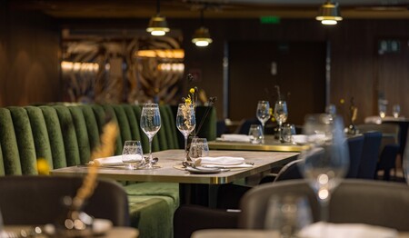 Stilvolles Gastronomie-Ambiente an Bord für kulinarische Genussmomente auf Singlereisen