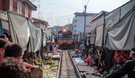 Maeklong Zugmarkt in Thailand – einzigartiges Erlebnis auf Singlereise