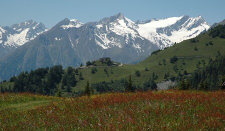 Wanderung zur Nilljochhütte mit Blick in die Tiroler Berge für Alleinreisende mit singlereisen.de