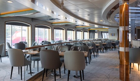 Stilvolles Gastronomie-Ambiente an Bord für kulinarische Genussmomente auf Singlereisen