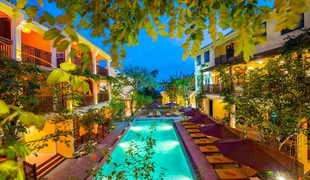 Poolbereich des Ahoy Boutique Resort & Spa in Hoi An: Singles & Alleinreisende buchen bei singlereisen.de