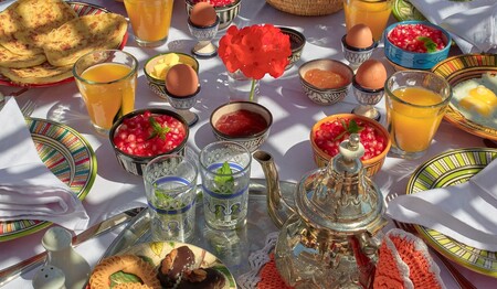 Ryad Watier Essaouira Frühstückstisch für Singles & Alleinreisende.