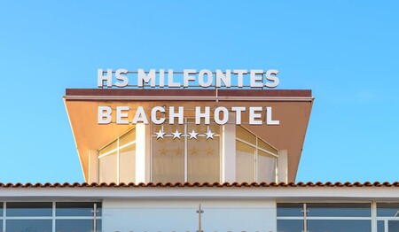 Hotelschild HS Milfontes Beach Hotel am Eingang