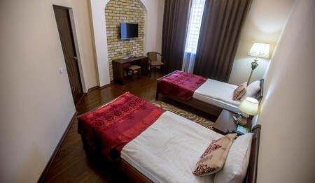 Standard-Doppelzimmer zur Einzelnutzung im Hotel Arkanchi für Singlereisen nach Usbekistan.
