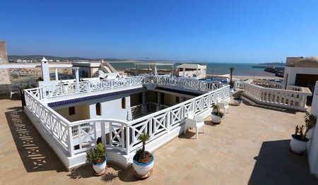 Singlereisen Marokko: Rooftop Restaurant im Riad Dar L’oussia Essaouira für Singles & Alleinreisende.