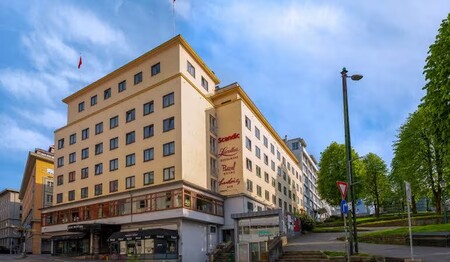 Genießen Sie mit Hurtigruten eine Seereise mit anderen Alleinreisende. Buchen bei singlereisen.de