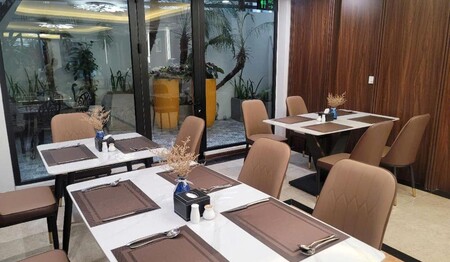 Restaurant im Luxor Boutique Hotel auf Ihrer Rundreise Vietnam & Kambodscha für Singles & Alleinreisende