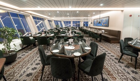 Genießen Sie mit Hurtigruten eine unvergessliche Seereise mit anderen Alleinreisenden. Buchen bei singlereisen.de