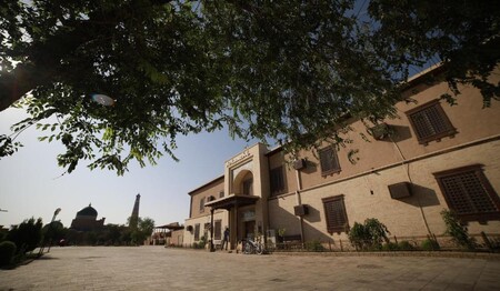 Die Außenansicht des Hotels Arkanchi in der Altstadt von Chiwa auf der Rundreise Usbekistan.