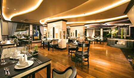 Restaurant auf der Le Journay Luxury Cruise auf Ihrer Rundreise Vietnam & Kambodscha für Singles & Alleinreisende