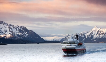 Genießen Sie mit Hurtigruten eine unvergessliche Seereise mit anderen Alleinreisenden. Buchen bei singlereisen.de