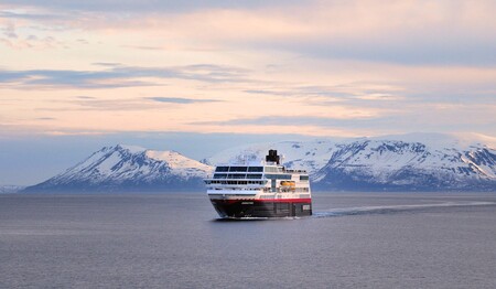 Singlereisen mit Hurtigruten: Weihnachten & Silvester auf der Nordkap-Linie mit Nordlicht-Garantie für Singles & Alleinreisende.