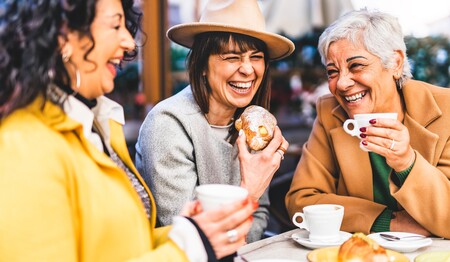 Singlereisen Bayerischer Wald und mit weiteren Singles & Alleinreisenden Kaffee und Kuchen genießen.