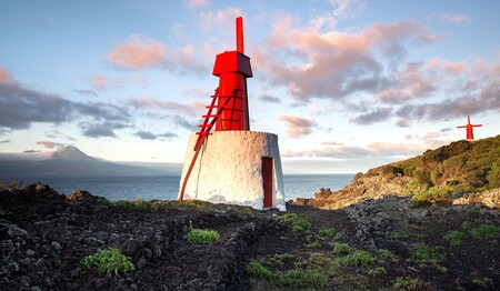 Traditionelle Rote Mühle auf São Jorge – Singlereise Azoren für Alleinreisende