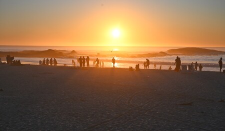 Sonne versinkt am Strand von Llandudno im Singleurlaub Südafrika für Alleinreisende.