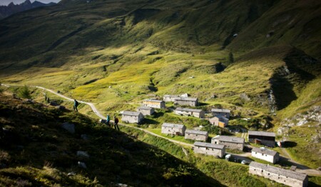 Wanderung zu den Jagdhausalmen in den Tiroler Bergen mit singlereisen.de