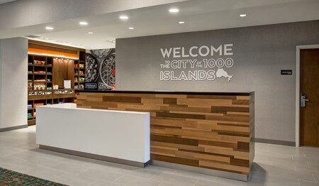 Empfangsbereich im Hampton Inn by Hilton Brockville auf Singlereisen für Alleinreisende