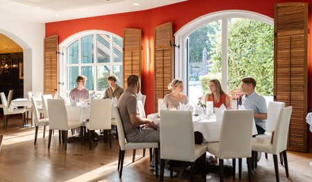 Abendessen im Aktivurlaub im stimmungsvollen Restaurant für Singles und Alleinreisende