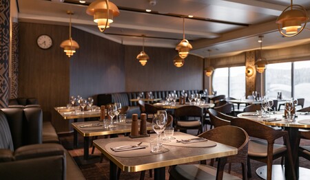 Stilvolles Gastronomie-Ambiente an Bord für kulinarische Genussmomente auf Singlereisen