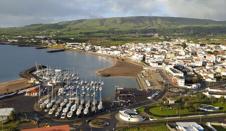 Blick auf Angra do Heroísmo auf Terceira, Azoren – Singleurlaub Portugal