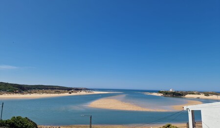Blick auf den Strand von Milfontes – Singlereisen Portugal für Alleinreisende