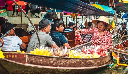 Schwimmender Markt in Damnoen Saduak mit Verkaufsbooten – Erlebnis auf Singlereise in Thailand