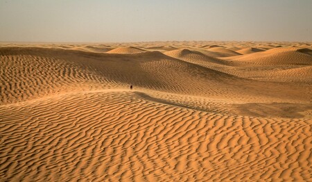 Entdecken Sie in Tunesien die Faszination der Wüste beim Kameltrekking in der Sahara mit singlereisen.de.