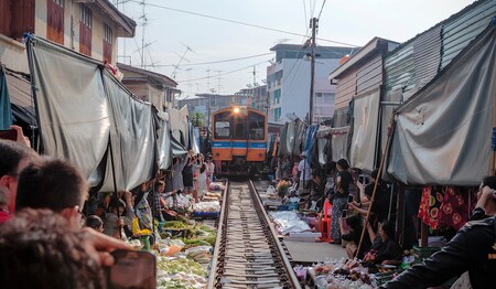 Maeklong Zugmarkt in Thailand – einzigartiges Erlebnis auf Singlereise