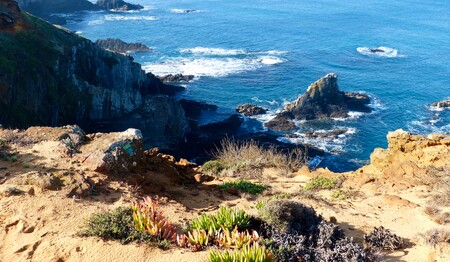 Wandern auf dem Fischerpfad entlang der Steilküste mit Sand – Singleurlaub Portugal