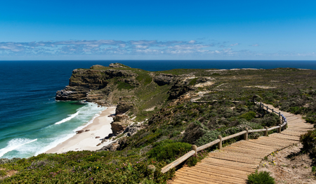 Wanderweg aus Holzstegen an den Klippen von Cape Point: Singles & Alleinreisende buchen bei singlereisen.de