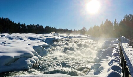 Die gefrorenen Stromschnellen Storforsen in Schwedisch-Lappland für Singles & Alleinreisende.