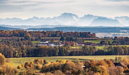 Aktivurlaub für Singles in der Landschaft von Bad Griesbach mit Alpenblick im Herbst