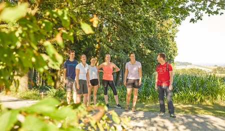 Aktivurlaub für Singles in der Landschaft von Bad Griesbach mit Wandern im Kurpark