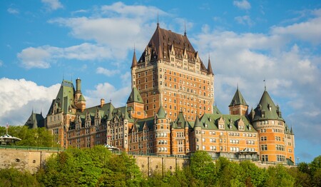 Blick auf das historische Hotel Le Château Frontenac in Quebec City, Wahrzeichen Ostkanadas auf Singlereisen.