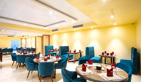 Restaurant Bhairahawa Garden Resort auf Ihrer Rundreise Indien & Nepal für Singles & Alleinreisende