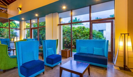 Chaarya Resort Moderne Lobby für Singles & Alleinreisende in Tissamaharama